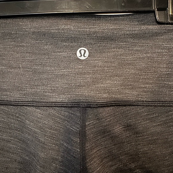 Lululemon leggings. Heathered dark grey. Size 6 - Picture 3 of 4